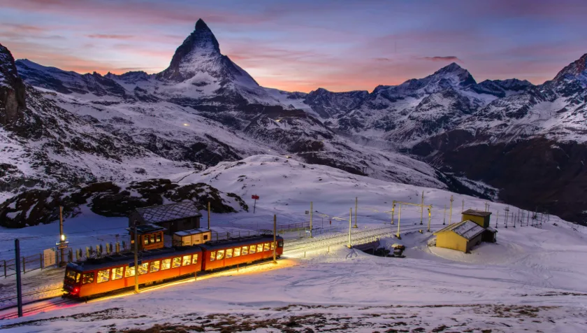 Highlights of the Swiss Alps & Italian Lakes – 8 Days