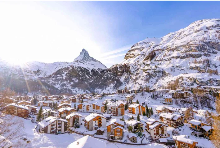 Highlights of the Swiss Alps & Italian Lakes – 8 Days